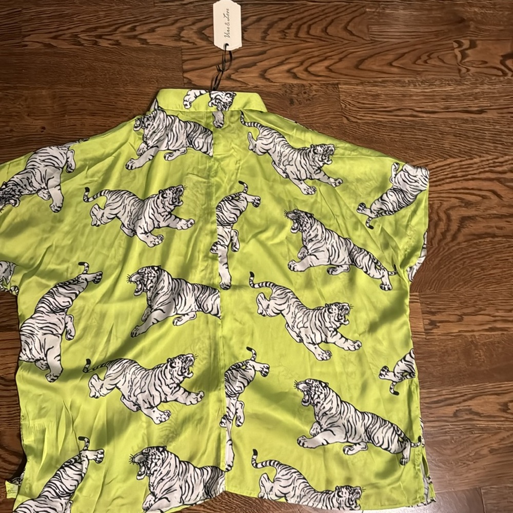 Vine and Love Neon green Tiger top NWT - Picture 6 of 11